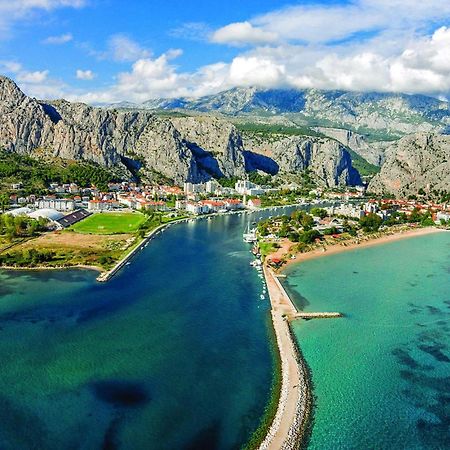 Lovely Apartment In Omis With Kitchenette Exterior foto