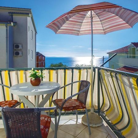 Lovely Apartment In Omis With Kitchenette Exterior foto