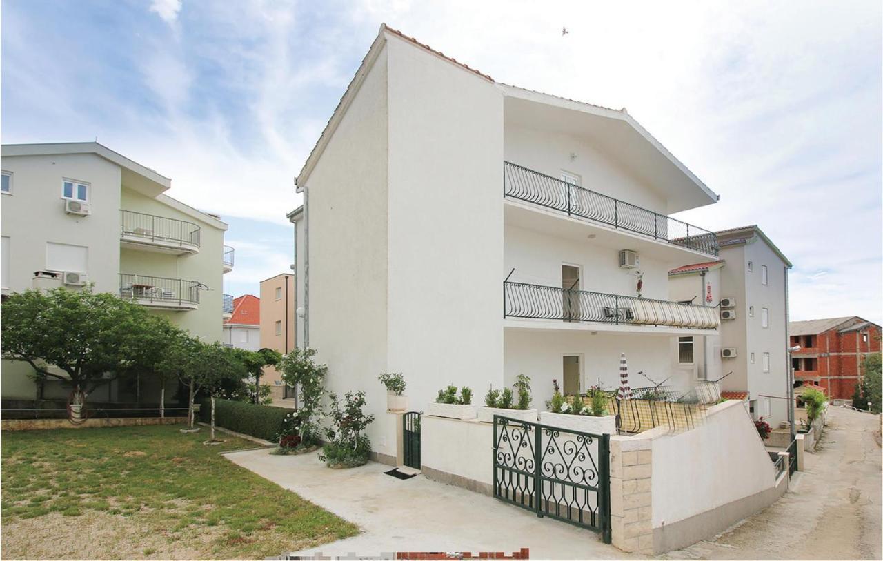 Lovely Apartment In Omis With Kitchenette Exterior foto