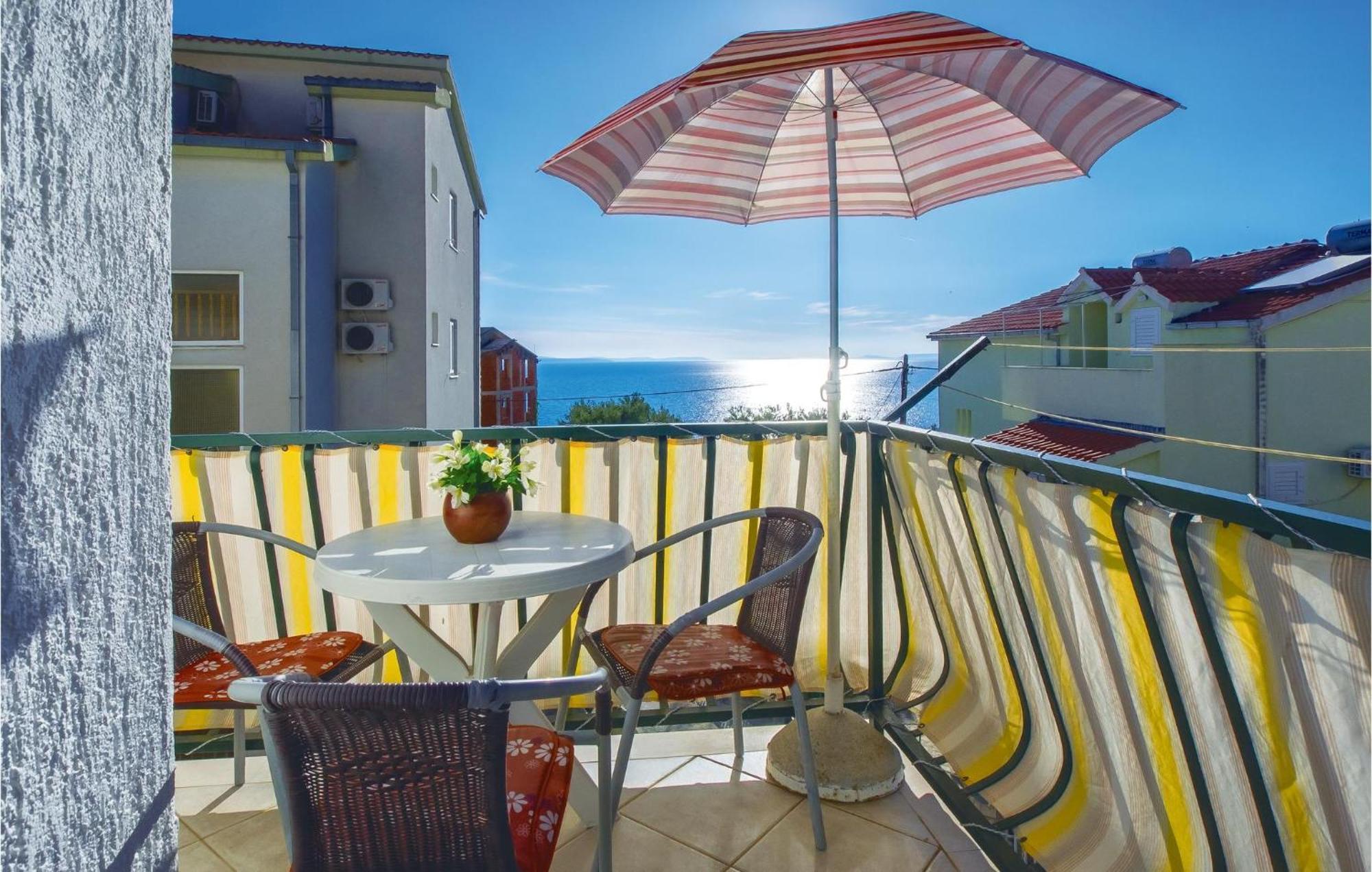 Lovely Apartment In Omis With Kitchenette Exterior foto